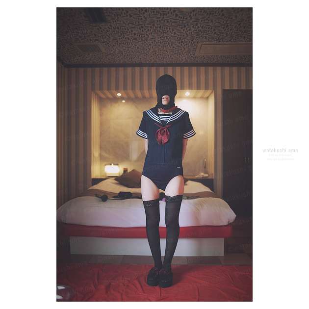 セーラー服とブルマのSM奴隷。後ろ手に手錠をかけられSM調教される コスプレ調教・制服奴隷 