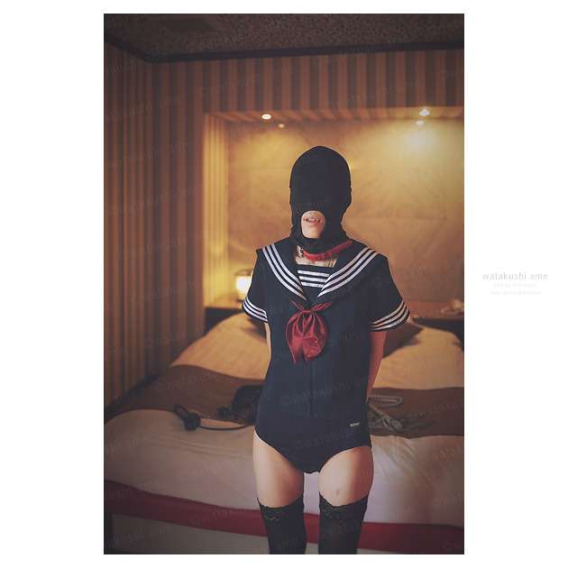 セーラー服とブルマのSM奴隷。後ろ手に手錠をかけられSM調教される コスプレ調教・制服奴隷 