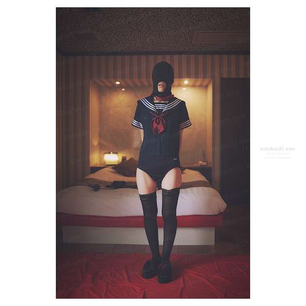 セーラー服ブルマと全頭マスクのSM奴隷。マウスギャグをつけられSM調教される コスプレ調教・制服奴隷 